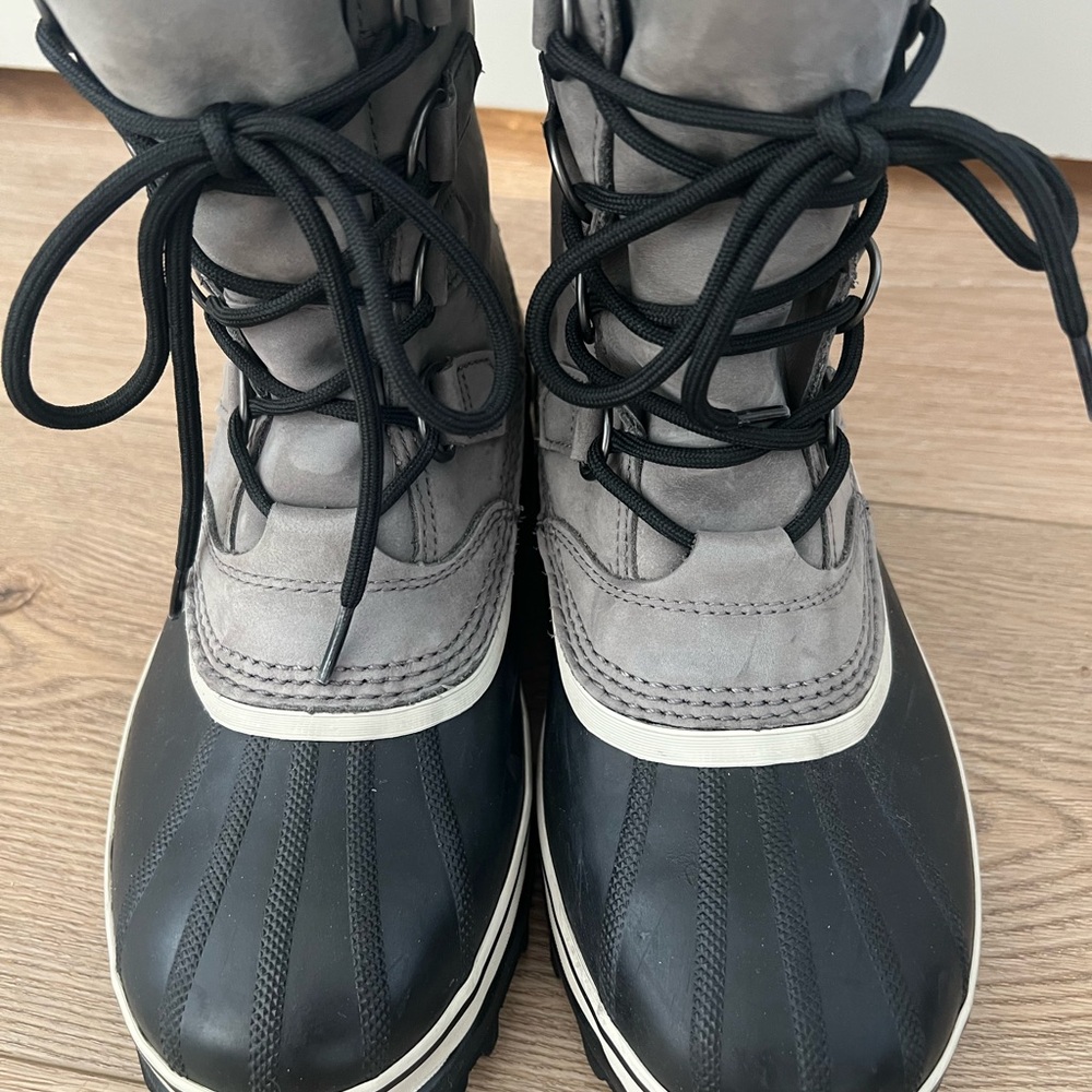 Sorel Caribou Boot - Shale/stone color Size 8 women’s - Picture 5 of 8